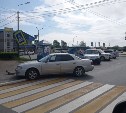 Toyota Vista снесла дорожный знак в Аниве