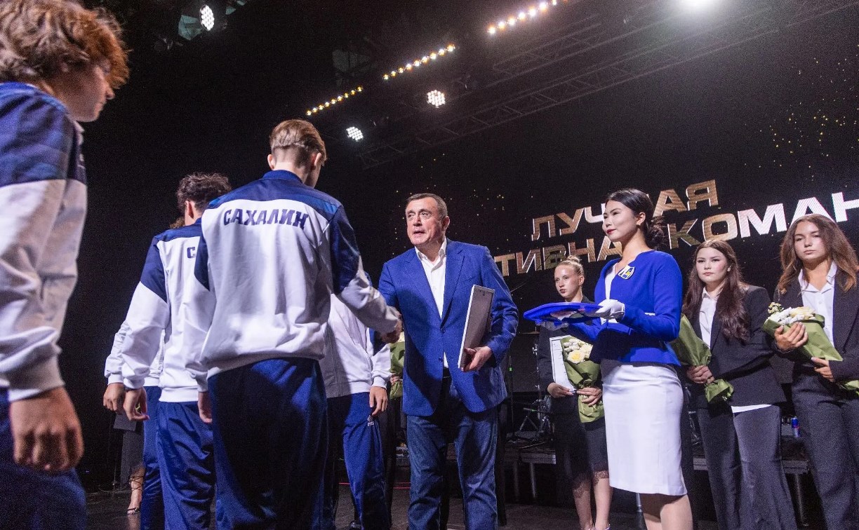 Валерий Лимаренко наградил спортивную элиту Сахалинской области