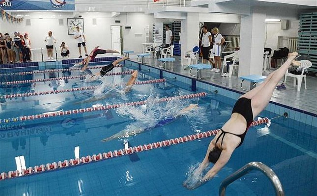 Областной чемпионат по плаванию открылся на Сахалине