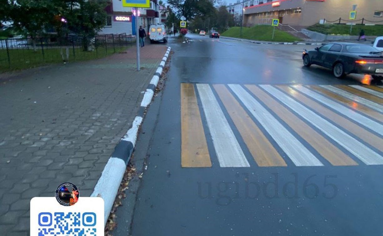 В Корсакове 38-летняя женщина попала под колёса автомобиля
