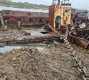 Первое судно удалили из акватории Томаринского района