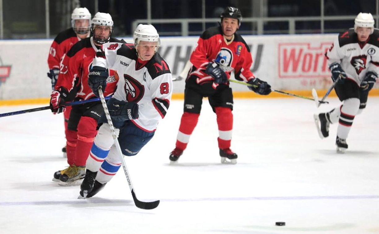 "Сахалин" потерпел первое поражение в чемпионате области среди ветеранских хоккейных дружин