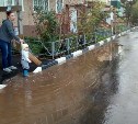 Отремонтированный двор в Южно-Сахалинске затоплен по вине подрядчика 