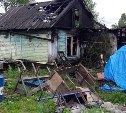 Четырнадцать пожарных тушили жилой дом в Смирных