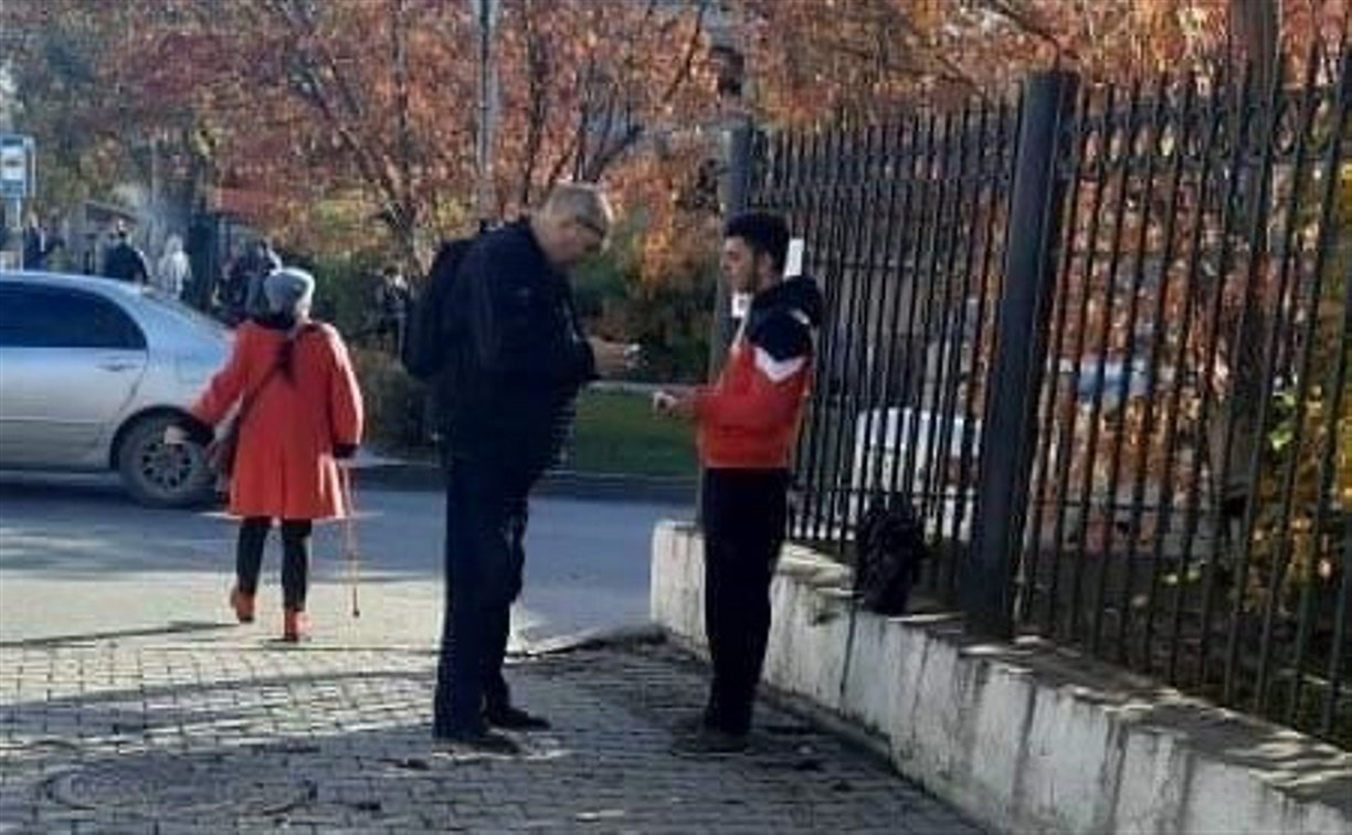 Цыгане на Сахалине стали торговать подозрительно дешёвой икрой - Новости  Сахалинской области - astv.ru