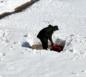 Штрафы до 300 тысяч рублей и отзыв лицензии грозят сахалинским УК за снег во дворах