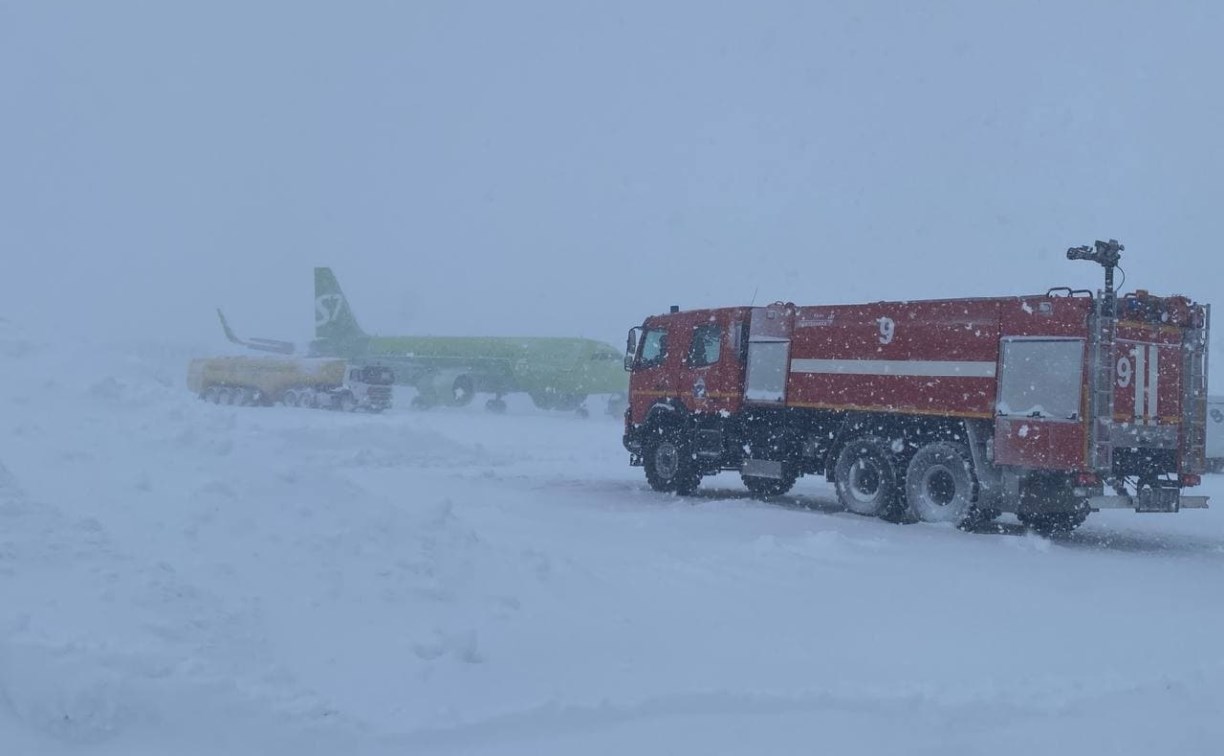 Метель развернула самолёт из Владивостока над Сахалином – ушёл на запасной аэродром
