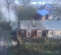 Частный дом в Южно-Сахалинске окутал горячий пар