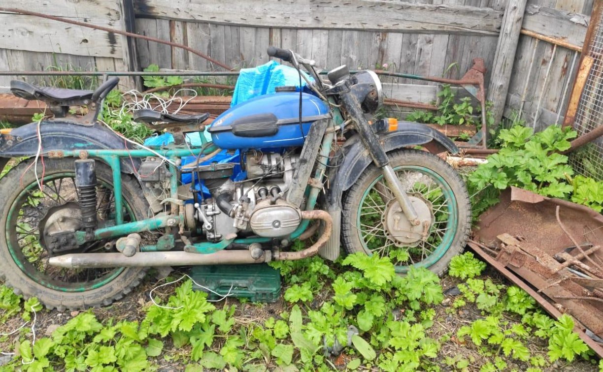 Мотоцикл, мопед и инструменты пропали из гаража жителя Сокола