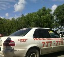 Таксист врезался в полицейский автомобиль в Южно-Сахалинске