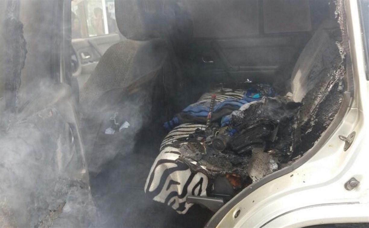 Салон внедорожника выгорел при пожаре в Южно-Сахалинске