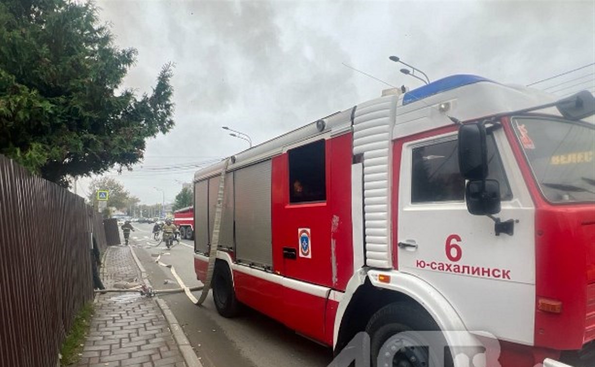 Пожар вспыхнул на складе в Южно-Сахалинске Пожар вспыхнул на складе в Южно-Сахалинске