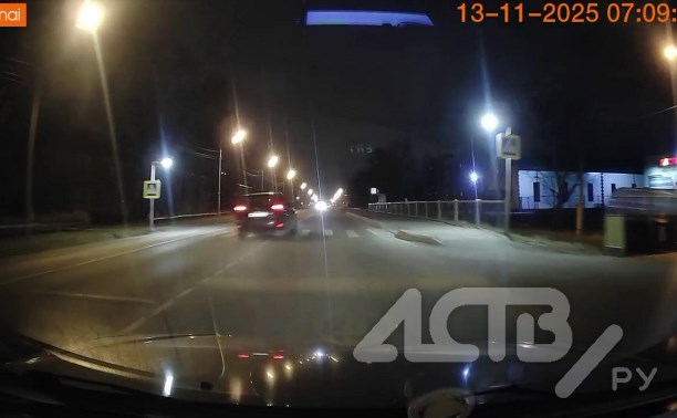 Автомобиль в Южно-Сахалинске на бешеной скорости промчался по встречной через "зебру"