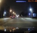 Автомобиль в Южно-Сахалинске на бешеной скорости промчался по встречной через "зебру"