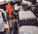 Сахалинец во время прогулки по областному центру выкрутил аккумулятор из чужого авто