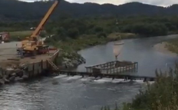 Сахалинцев возмутила ловля кеты с помощью кран-балки