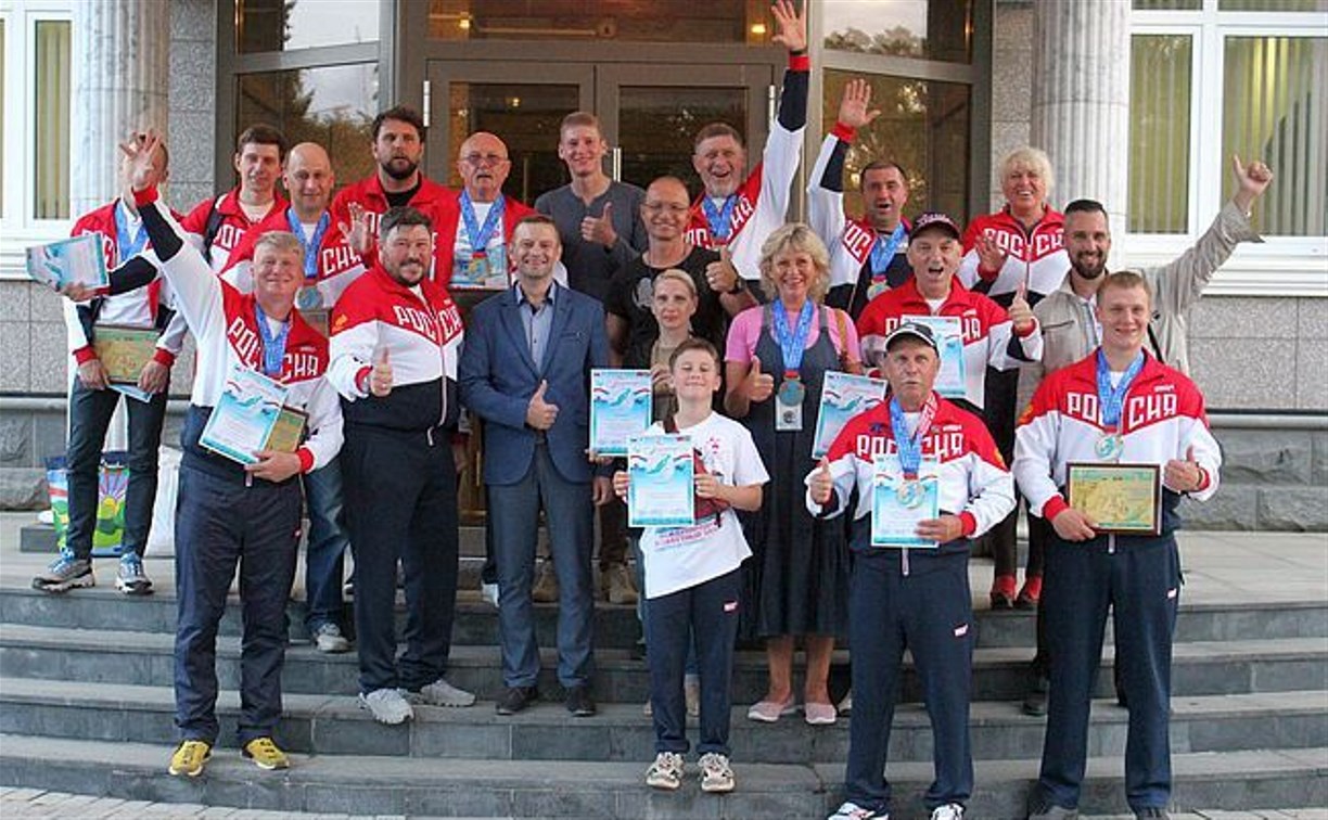 В Южно-Сахалинске наградили участников заплыва «Сахалин – Хоккайдо»