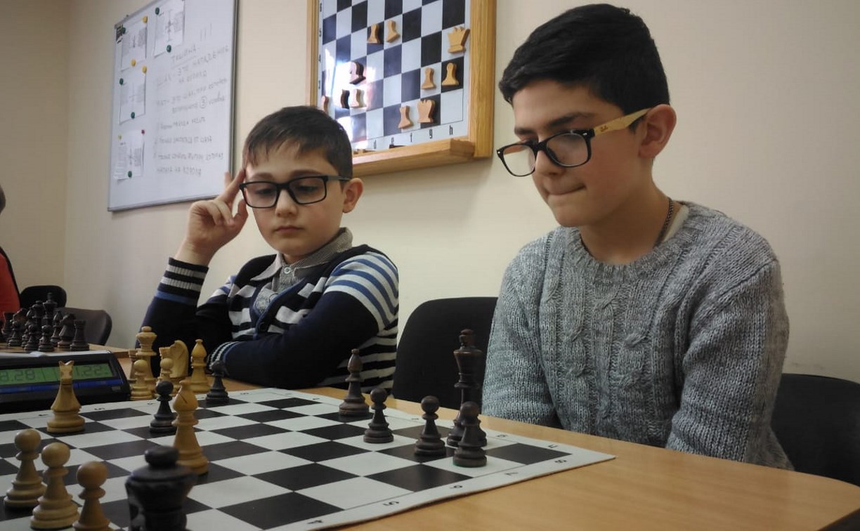 Юные шахматисты Южно-Сахалинска сразились в парных баталиях