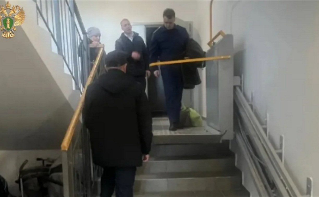 Многоквартирный дом в Тымовском оснастили пандусом после визита общественников