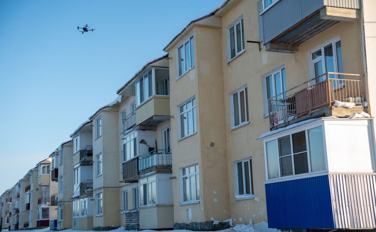 В Южно-Сахалинске БПЛА помогают выявлять наледь на крышах домов