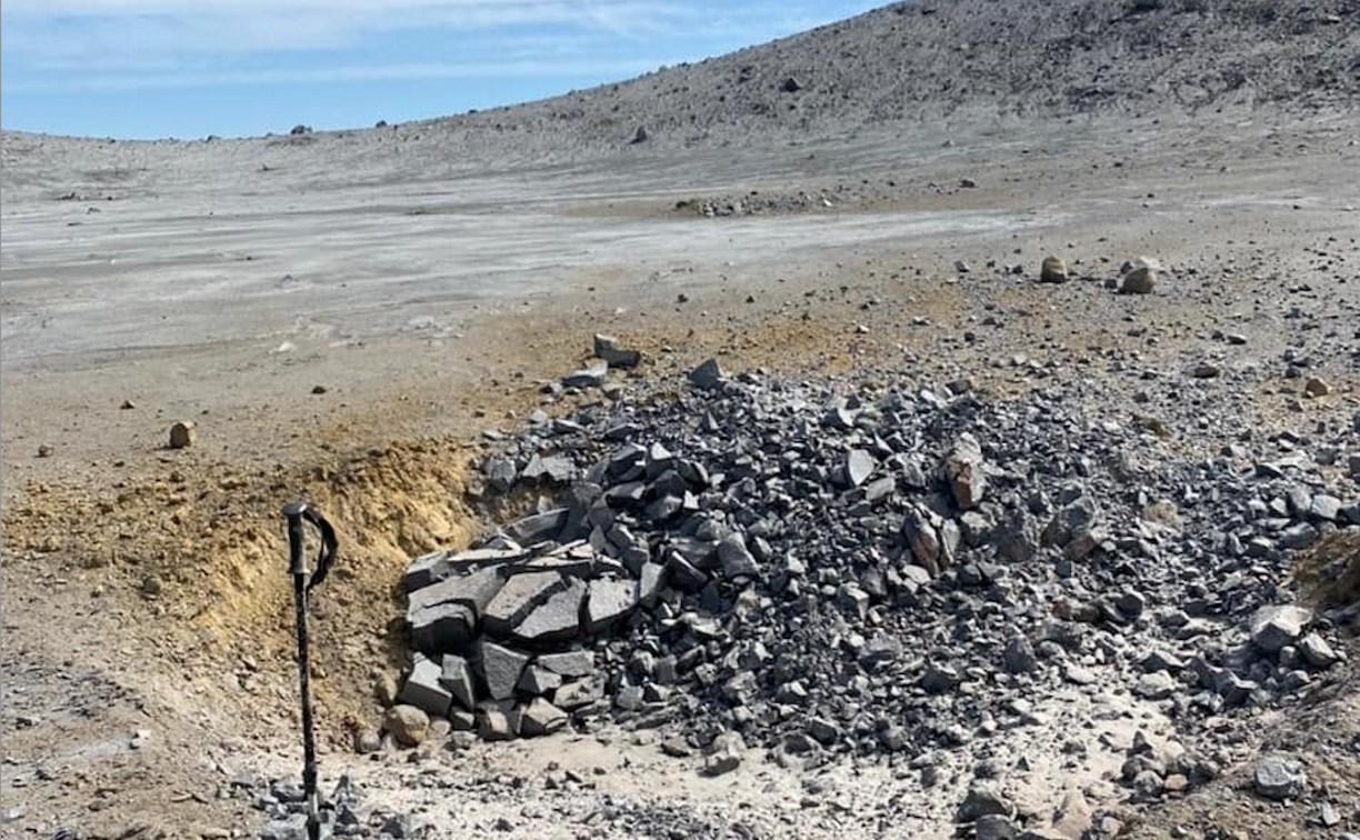 Вулканологи с Камчатки обследовали Эбеко на Парамушире после выброса
