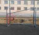 Перекладина футбольных ворот упала на подростка в Углегорске и разорвала ему подушечку пальца