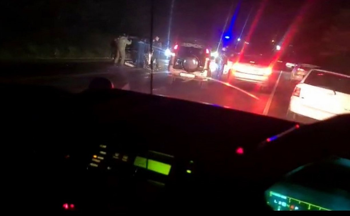 Сразу пять автомобилей столкнулись ночью на юге Сахалина