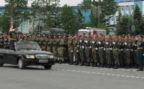 Парад Победы прошел в Южно-Сахалинске