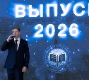 Алексей Белик напутствовал первых выпускников новой школы в Южно-Сахалинске