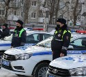 Сахалинским автоинспекторам вручили ключи от десяти автомобилей "Лада Веста"