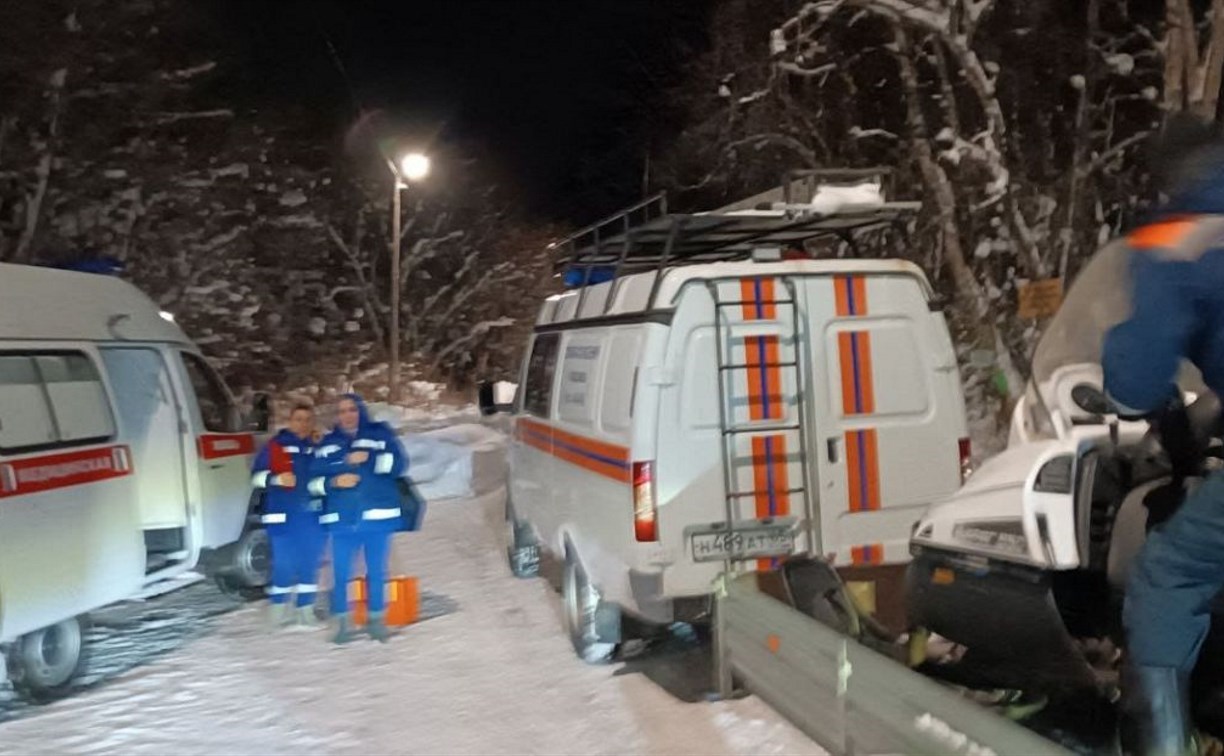 В Корсаковском районе машина скорой помощи не смогла сама проехать к пациентке