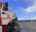 В Южно-Сахалинске огонь охватил помещение с дизель-генератором