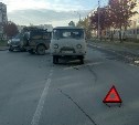 УАЗ и Land Cruiser столкнулись в Южно-Сахалинске
