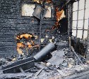 Четыре семьи из сгоревшего дома в Корсакове получат помощь от администрации