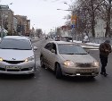 Очевидцев столкновения двух "Тойот" ищут в Южно-Сахалинске