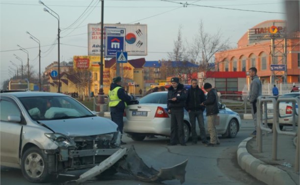 Авария на перекрестке проспекта Мира и улицы Емельянова (ФОТО) Авария на перекрестке проспекта Мира и улицы Емельянова (ФОТО)