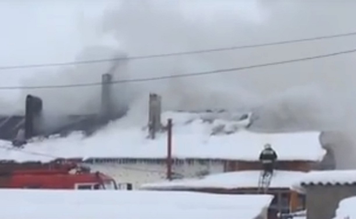 Пожарные потушили чердак частного дома в Хомутово