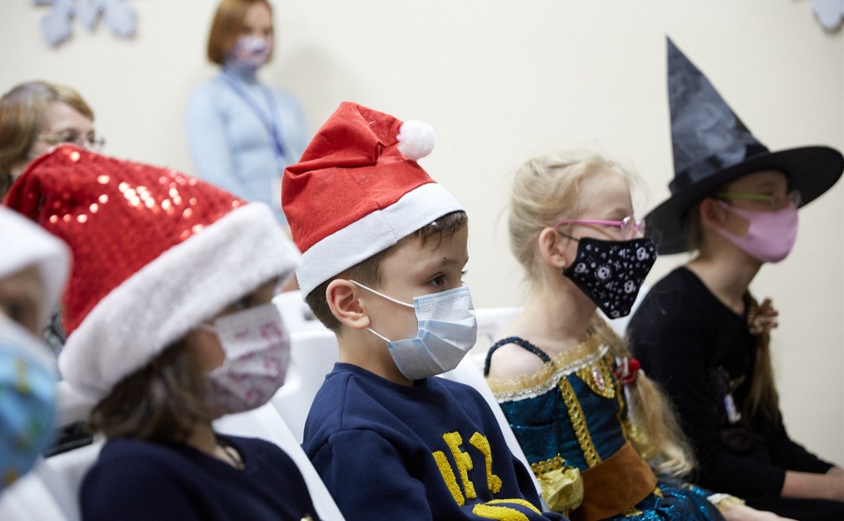 Дед Мороз из Великого Устюга поздравил южно-сахалинских детей