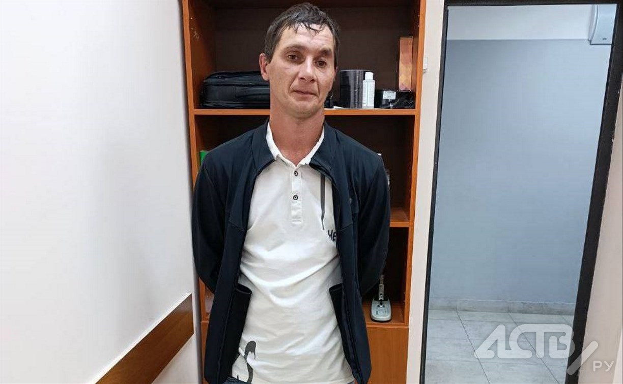 Подозреваемого в краже товаров из алкомаркетов ищут в Южно-Сахалинске