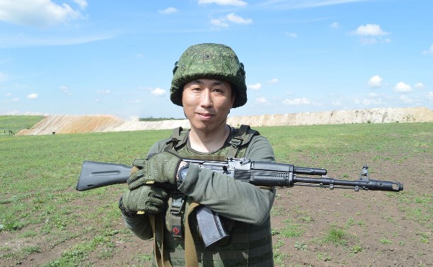 "Мне проще в атаке": сахалинский боец на СВО рассказал, как встретил день рождения под сигнальные ракеты