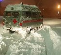Машины скорой помощи сняли буксующими около больницы