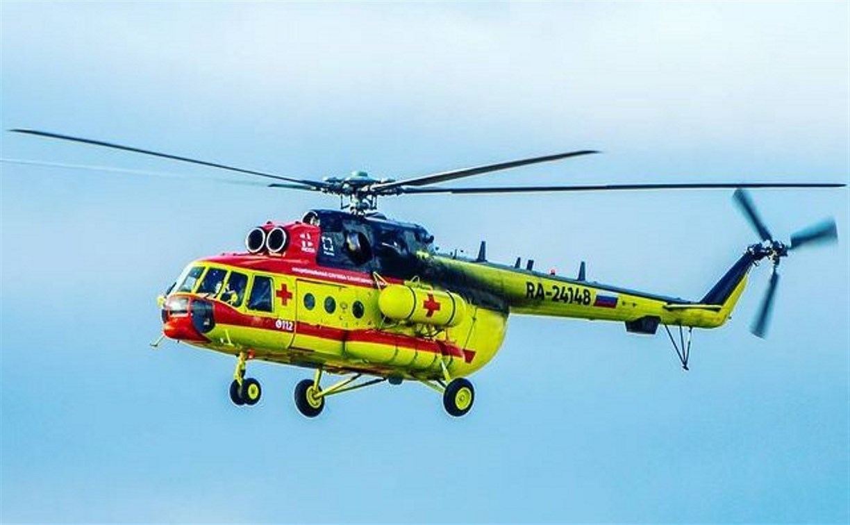 Сахалинских кардиохирургов экстренно на вертолёте доставили на Южные Курилы