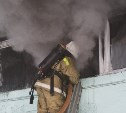 "Горела южная стена дома": два пожара потушили в Охинском районе