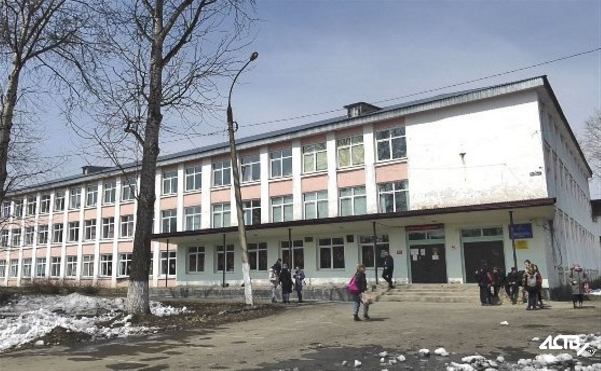 В сахалинской школе шестиклассник вылетел с урока труда и порвал штаны