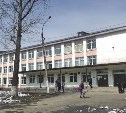 В сахалинской школе шестиклассник вылетел с урока труда и порвал штаны