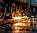 Грузовик столкнулся с поездом в Сахалинской области