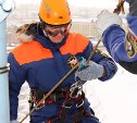 Сахалинские спасатели провели авиатренировку на склонах «Горного воздуха»