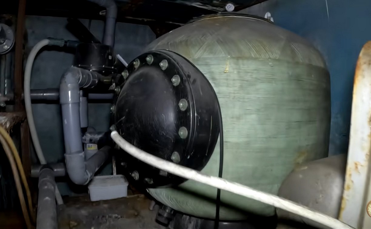 Сахалинский блогер показал недействующий оздоровительный комплекс с мрачной историей