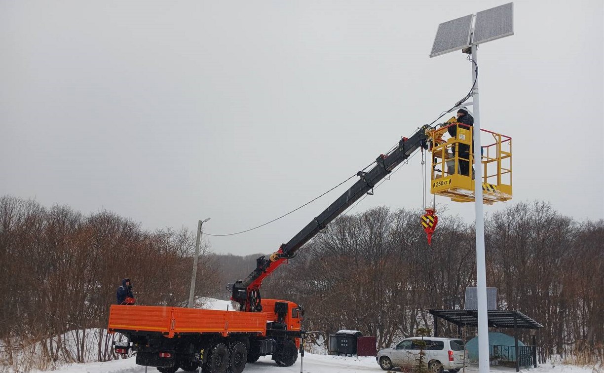 Уличное освещение у родника появилось после обращений жителей Александровска-Сахалинского