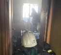 Страшные крики детей и взрыв техники: из пожара в Долинске спасли человека